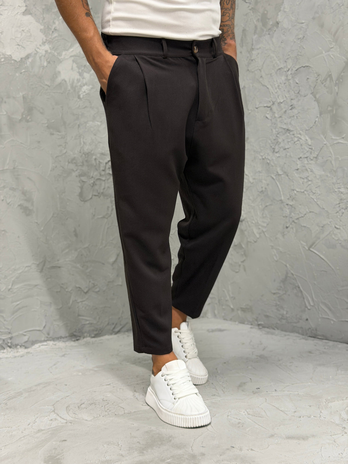 Pantalón MADRID con pinzas marrón oscuro 1