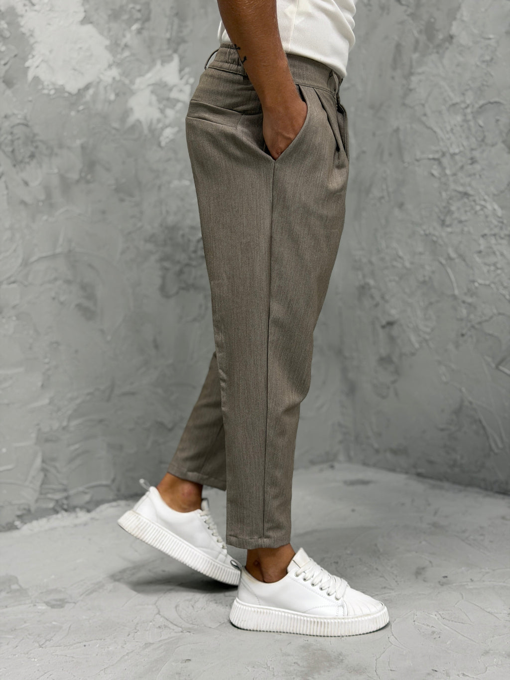 Pantalón MADRID con pinzas taupe 3