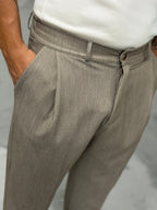 Pantalón MADRID con pinzas taupe 5