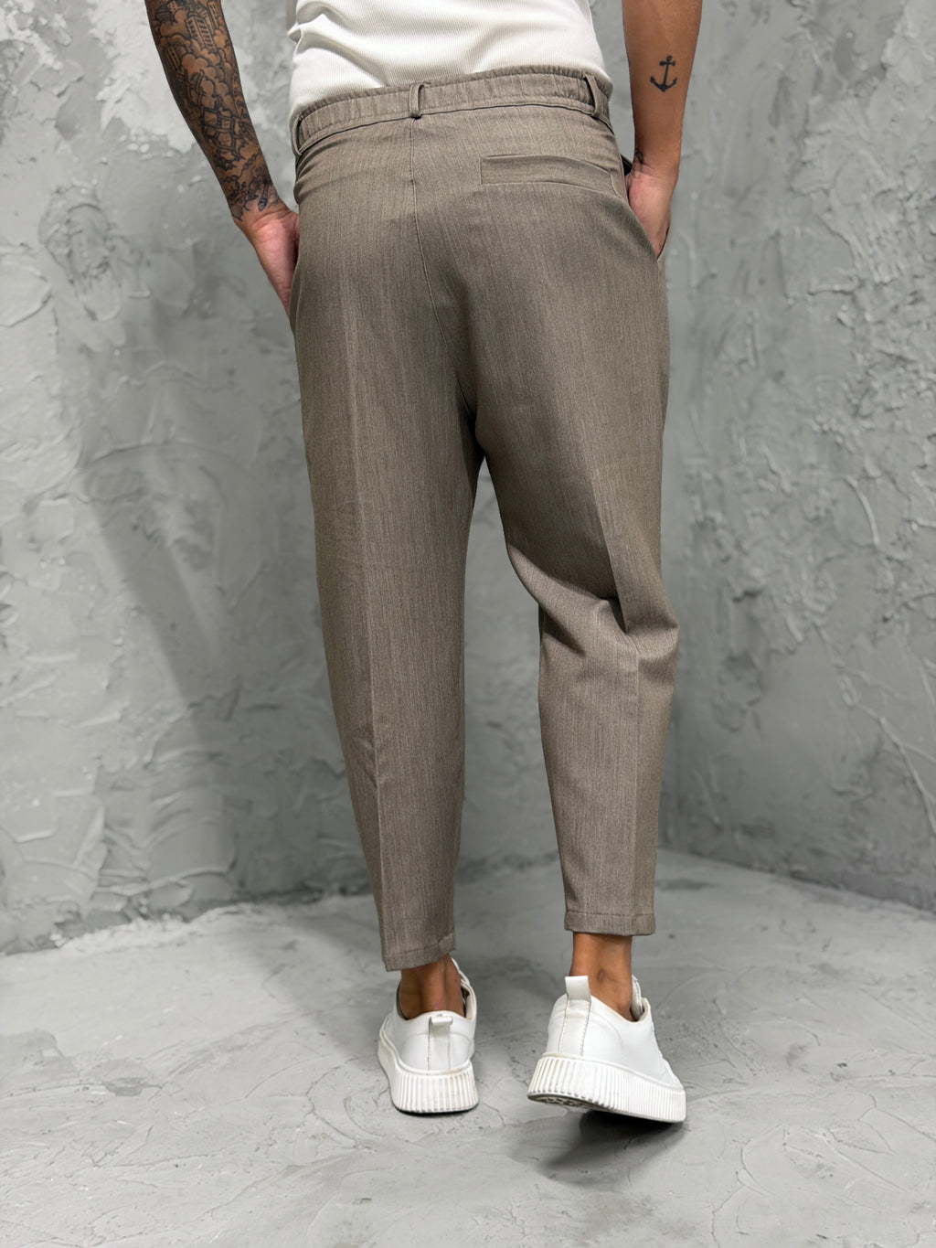 Pantalón MADRID con pinzas taupe 4