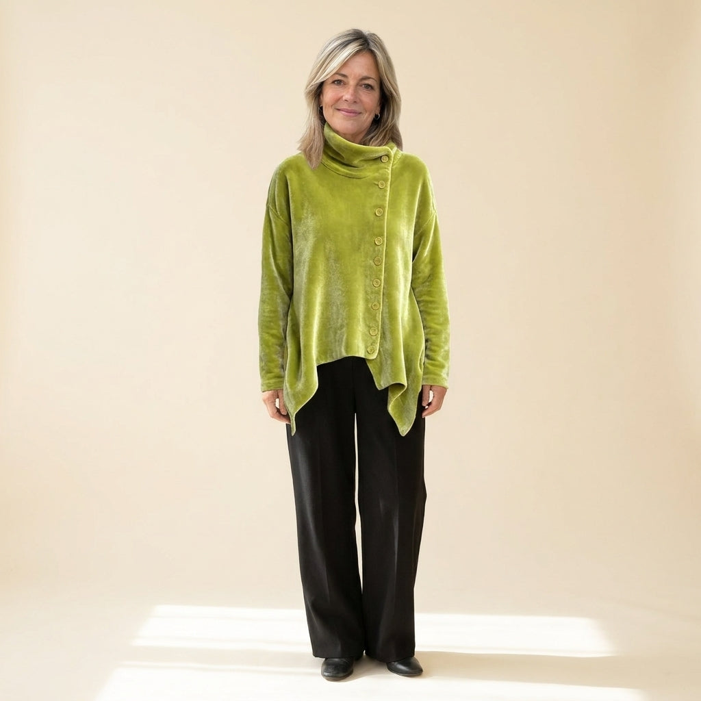 Chaqueta de terciopelo Aitana en verde, con modelo
