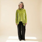 Chaqueta de terciopelo Aitana en verde, con modelo