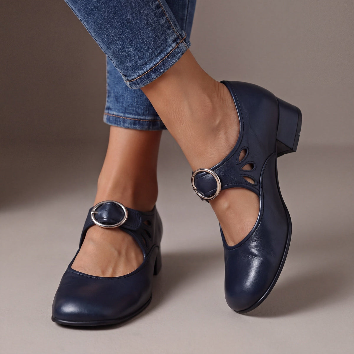 Mari Cruz | Zapato de salón con tira
